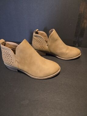 Vepose Tan Laser-Cut Ankle Booties